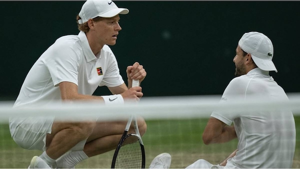 Sinner and Dimitrov on Centre Court.
