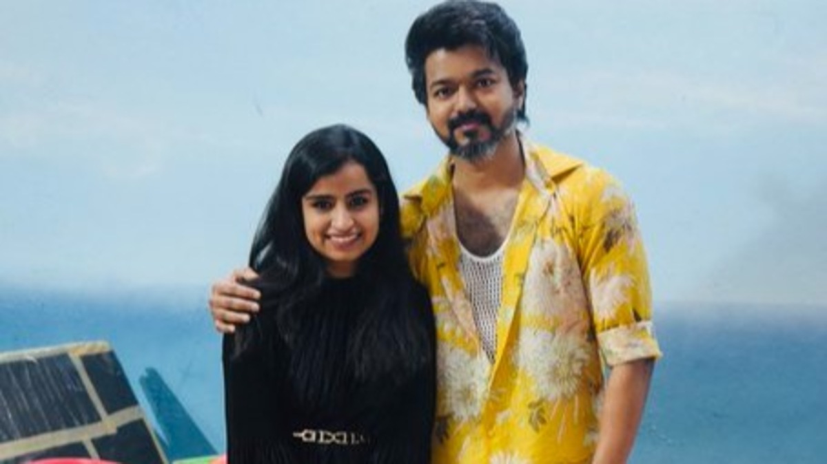 Sivaangi shares picture of meeting Vijay on Beast shooting set