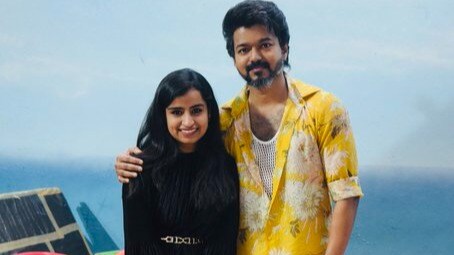 Sivaangi shares pictures of meeting Vijay on the set of Beast