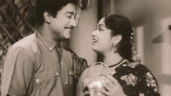 Sivaji Ganesan and Savitri in Pasamalar