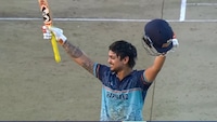 https://images.ottplay.com/images/smat-2025-final-ishan-kishans-101-of-49-balls-takes-jharkhand-to-a-record-breaking-262-in-the-first-innings-1766063458.jpg