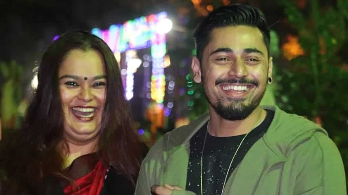 Saptarshi Maulik and Sohini Sengupta escape road accident in Kolkata