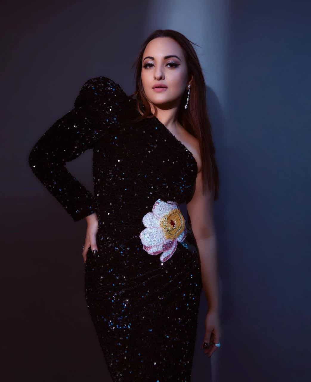 Sonakshi Sinha looks stunning in black dress