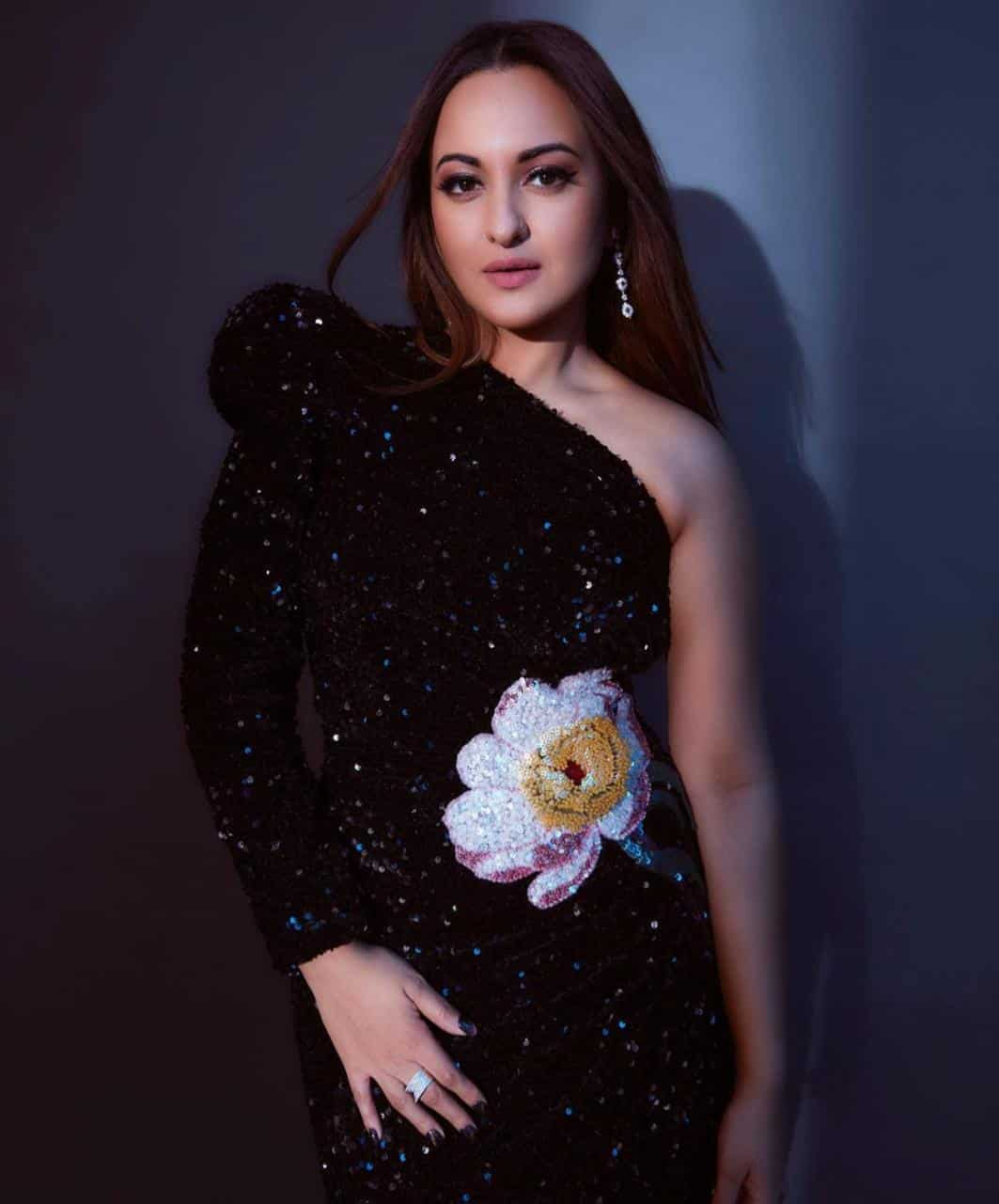 Sonakshi Sinha's unique floral design