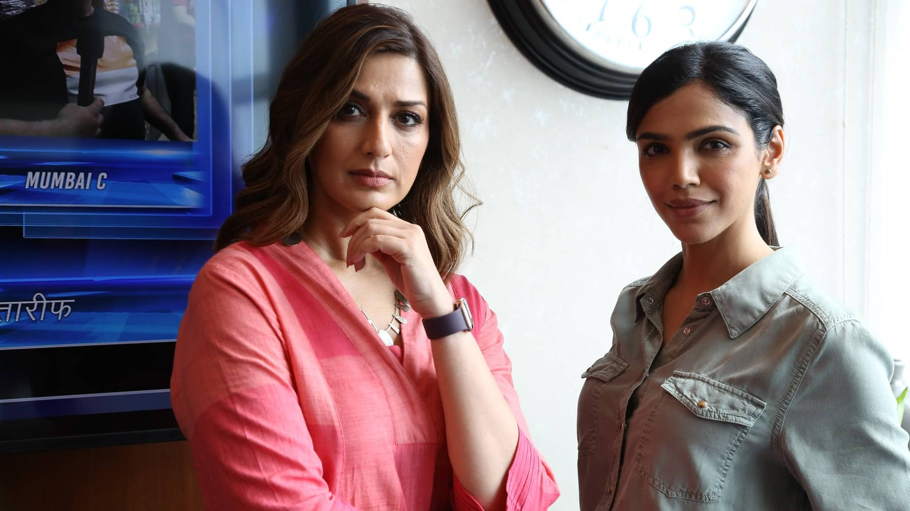 The Broken News S2 – Shriya Pilgaonkar intensely watches her chemistry with Sonali Bendre in the Zee5 show