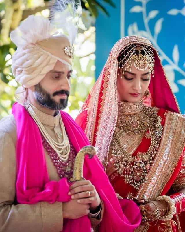 Sonam Kapoor and Anand Ahuja take vows at the wedding