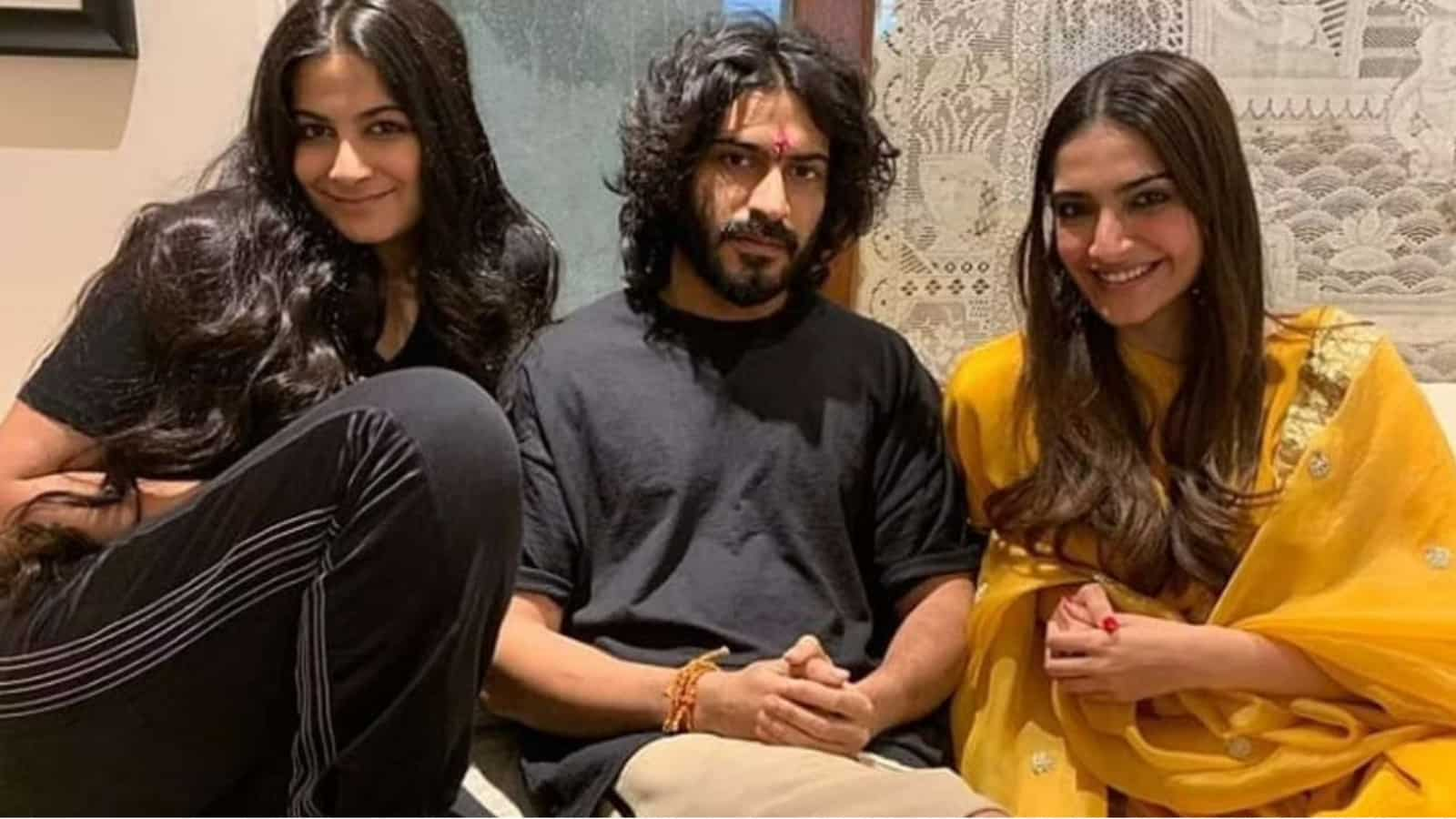 Sonam, Rhea, and Harshvardhan Kapoor