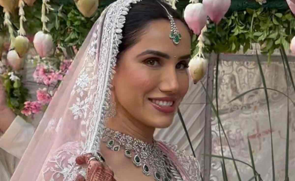 Sonnalli Seygall to tie knot with boyfriend Ashesh L Sajnani in gorgeous pink lehenga