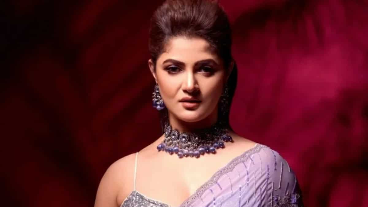 Srabanti Sexx - Kaberi Antardhan: Srabanti Chatterjee: Those who are comfortable with  revealing dresses should not pay attention to what others say