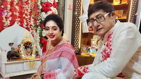 Kanchan Mullick and Sreemoyee Chattaraj celebrate Kali Puja together