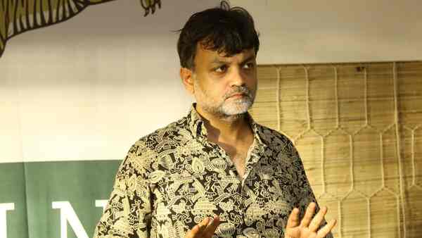 Srijit Mukherji calls it a wrap for Tekka, begins recce in Kashmir for Bhuswargo Bhoyonkor