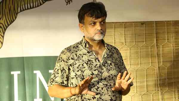 Srijit Mukherji moves on to his next project, and completes dubbing with ‘Dumbledore’