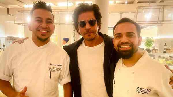 Shah Rukh Khan poses with London chef; latter says agar kisi cheez ko dil se chaho..