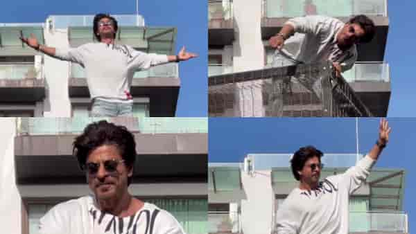 Pathaan: Shah Rukh Khan waves his fans outside Mannat to celebrate the world TV premiere of his film