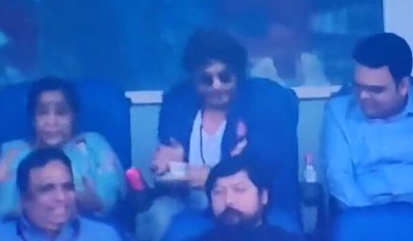 Cricket World Cup 2023 Final: Shah Rukh Khan’s sweet gesture towards Asha Bhosle during the match is winning the internet; watch video