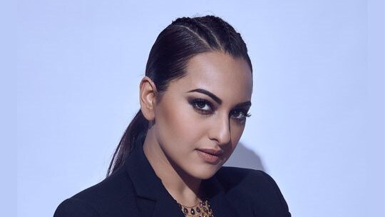 Sonakshi Sinha shares a glimpse from the sets of her upcoming flick 'Kakuda'