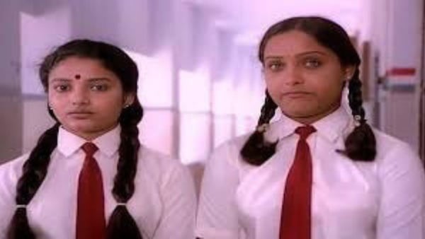 Still from Deshadanakili Karayarilla. YouTube screengrab.