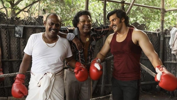 Still from Sarpatta Parambarai.