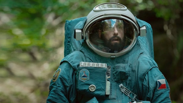 Still from Spaceman. Netflix