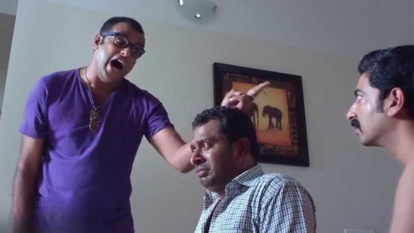 Still from Vedivazhipadu.