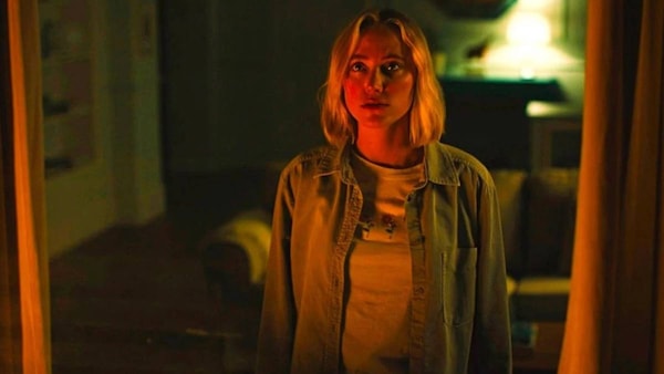 Still from Watcher (2022; dir. Chloe Okuno)