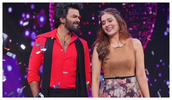 Sudheer and Payal Rajput in Sarkaar 6