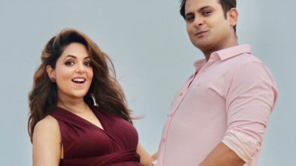 Sugandha Mishra announces pregnancy through a cute beach photoshoot with husband Sanket Bhosale – pics