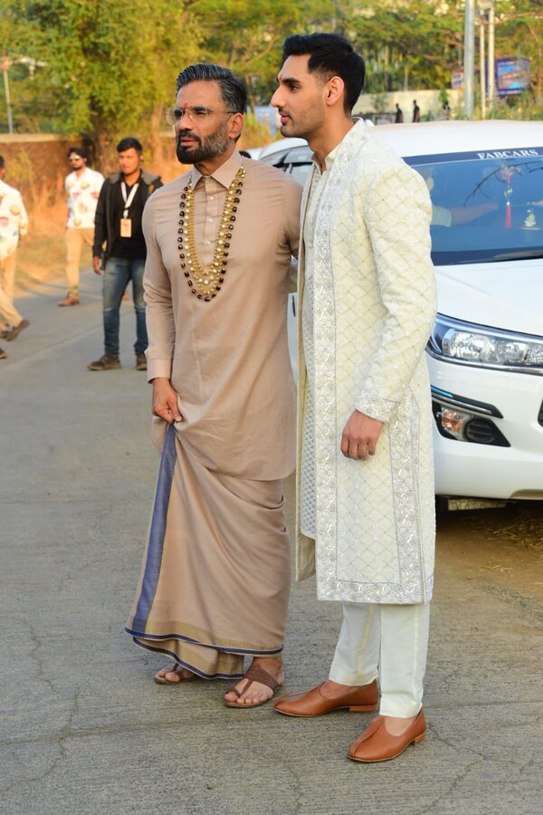 Suniel Shetty-Ahan Shetty at Athiya-KL Rahul wedding (Source: Manav Manglani)