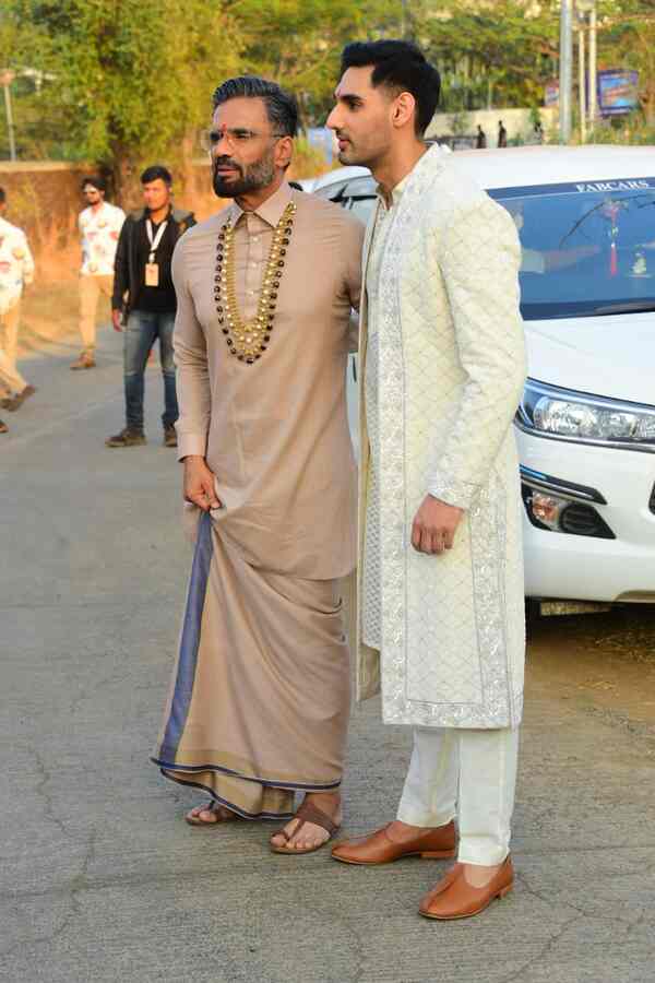 Suniel Shetty-Ahan Shetty at Athiya-KL Rahul wedding (Source: Manav Manglani)