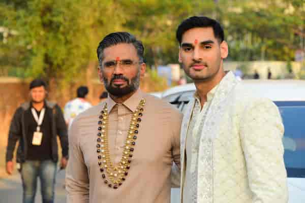 Suniel Shetty-Ahan Shetty at Athiya-KL Rahul wedding (Source: Manav Manglani)