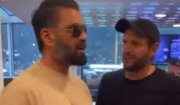 WATCH: Suniel Shetty meets the ex-Pakistani cricketer Shahid Afridi and his daughters, internet is simply loving this ‘crossover’