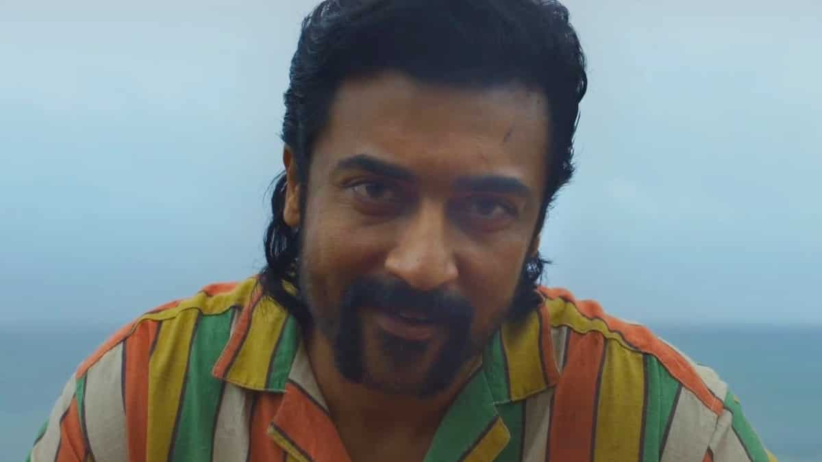 https://www.mobilemasala.com/film-gossip/Suriya-poses-meet-these-Malayalam-directors-at-Suriya-44-location-in-Kerala-poses-with-fans-i298048