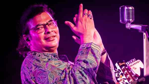 Singer Surojit Chatterjee was admitted to the hospital after food poisoning