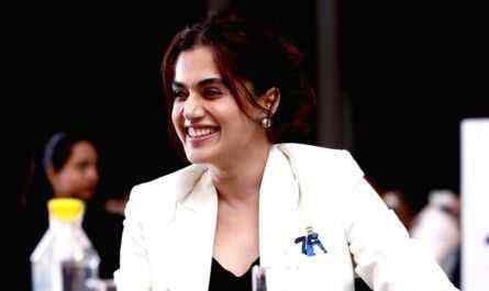 The Pune franchise in which sports league is owned by Taapsee Pannu?