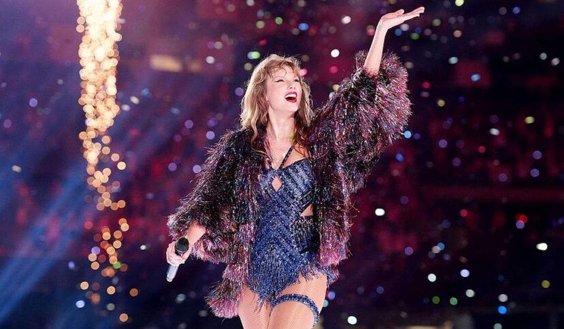 The End Of An Era First Impression: Taylor Swift showcases her ‘best of both worlds’ — mega-icon onstage, girl-next-door offstage