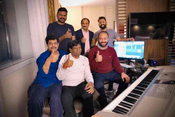 Team Naai Sekar Returns with Santhosh Narayanan in London