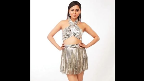 Tejasswi Prakash wears 10 kg skirt for Bigg Boss 15 grand premiere episode