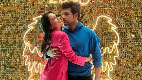 Paps block TejRan's car, here's how Tejasswi Prakash-Karan Kundrra reacted to it