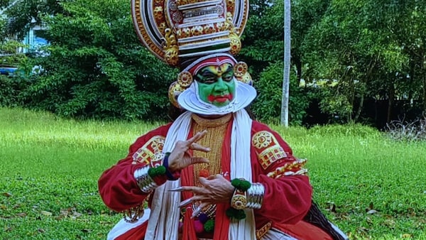 Thalaivasal Vijay as a Kathakali performer