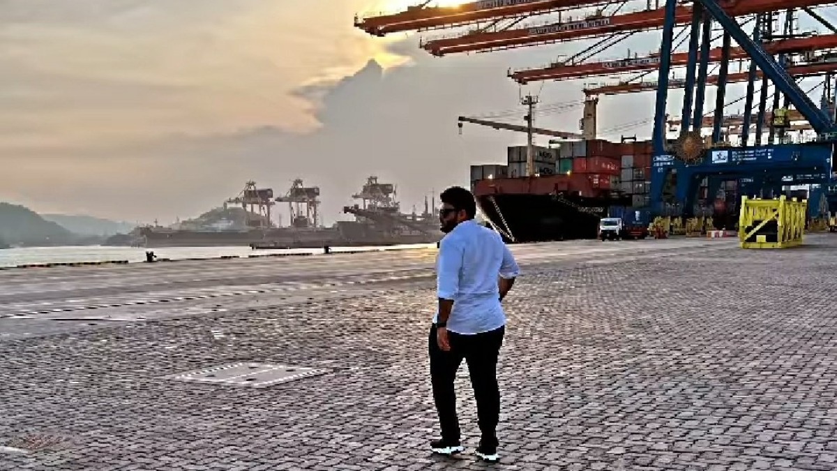 Thaman shares BTS picture from Vijay's Varisu