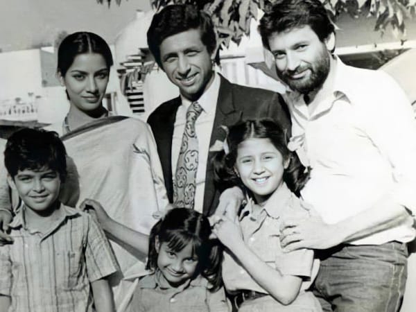 The cast of 'Masoom' with Shekhar Kapur (R)