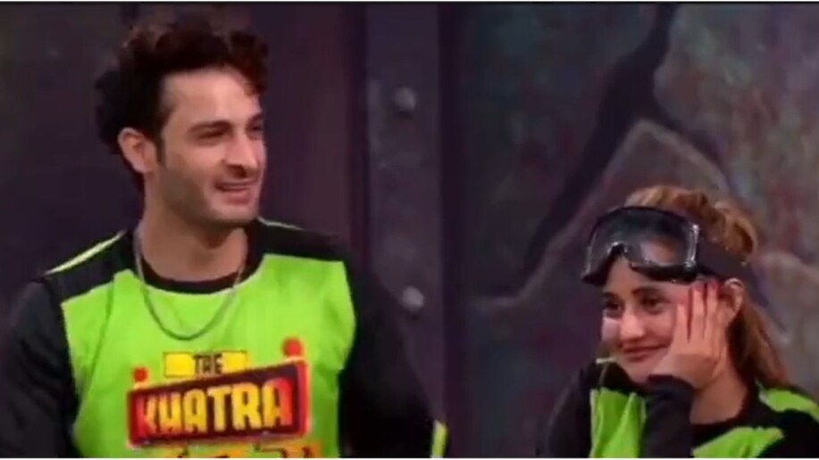 The Khatra Khatra show: Rashami Desai hits 'rock bottom' even before Umar Riaz could put 'varmala' on her The Khatra Khatra show: Rashami Desai hits 'rock bottom' even before Umar Riaz could put 'varmala' on her