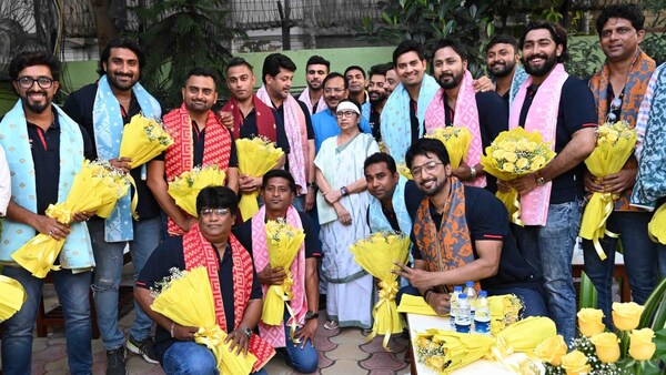 Celebrity Cricket League: Jisshu U Sengupta and his team meet Bengal CM Mamata Banerjee