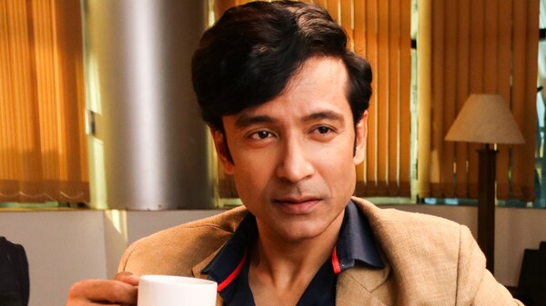 Bhuswargo Bhoyonkawr: Tota Roy Chowdhury explains how he fights the Kashmir cold