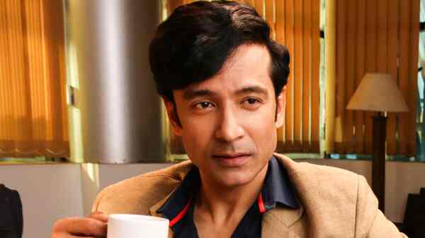 Bhuswargo Bhoyonkawr: Tota Roy Chowdhury explains how he fights the Kashmir cold