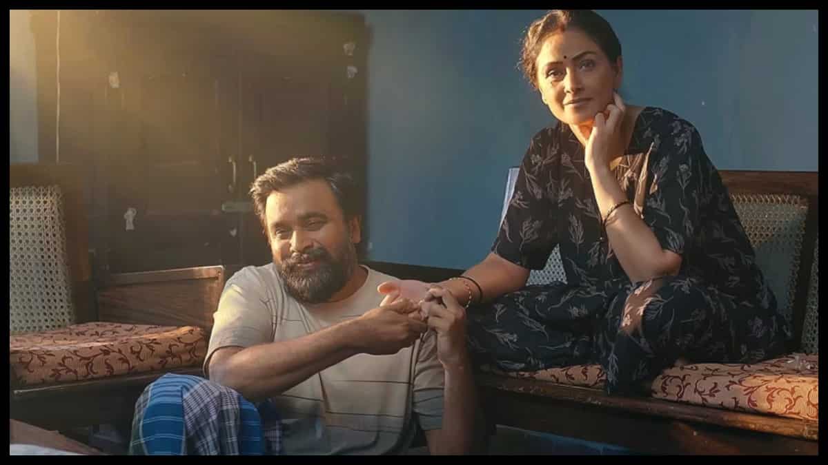 https://www.mobilemasala.com/film-gossip/Tourist-Family-OTT-Release-Sasikumar-and-Simrans-Film-Revered-as-a-Warm-and-Healing-Story-i377917