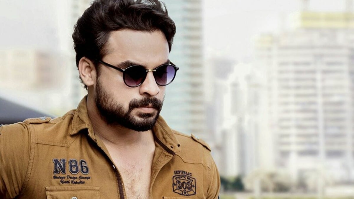 Nadikar Thilakam's new poster: Tovino Thomas' look in the film sparks ...