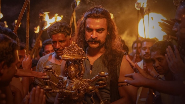 Tovino Thomas as Kunjikelu in Ajayante Randam Moshanam