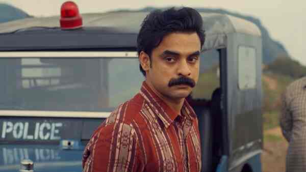 Tovino Thomas in Anweshippin Kandethum trailer