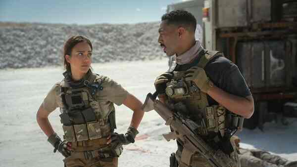 Jessica Alba and Tone Bell in Trigger Warning